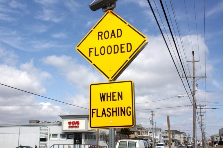 A flood warning sign installed in Sea Isle City. (Image courtesy of Sea Isle City government) 