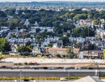 Homes adjacent to Interstate 95