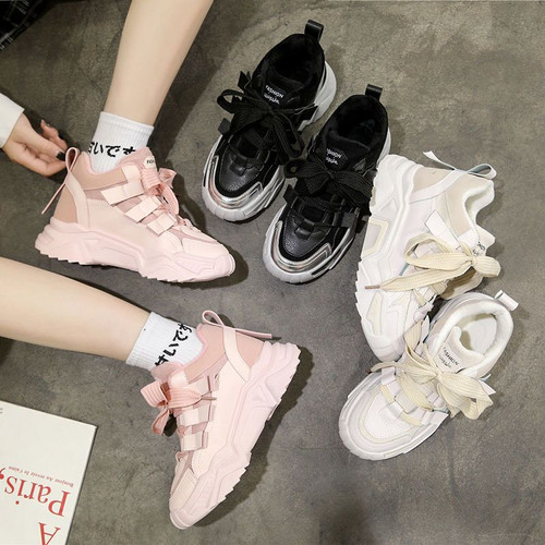 Foto Sepatu Sneakers Wanita