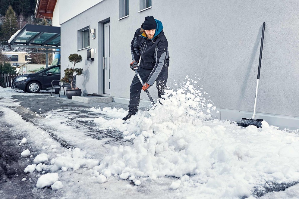 
							Schnee räumen und richtig streuen
						