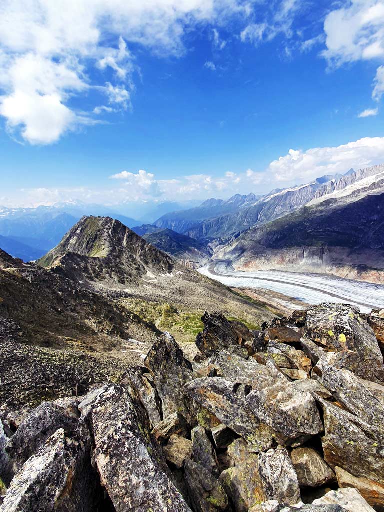 Aussicht auf die Walliser Alpen im Süden des Eggishorn