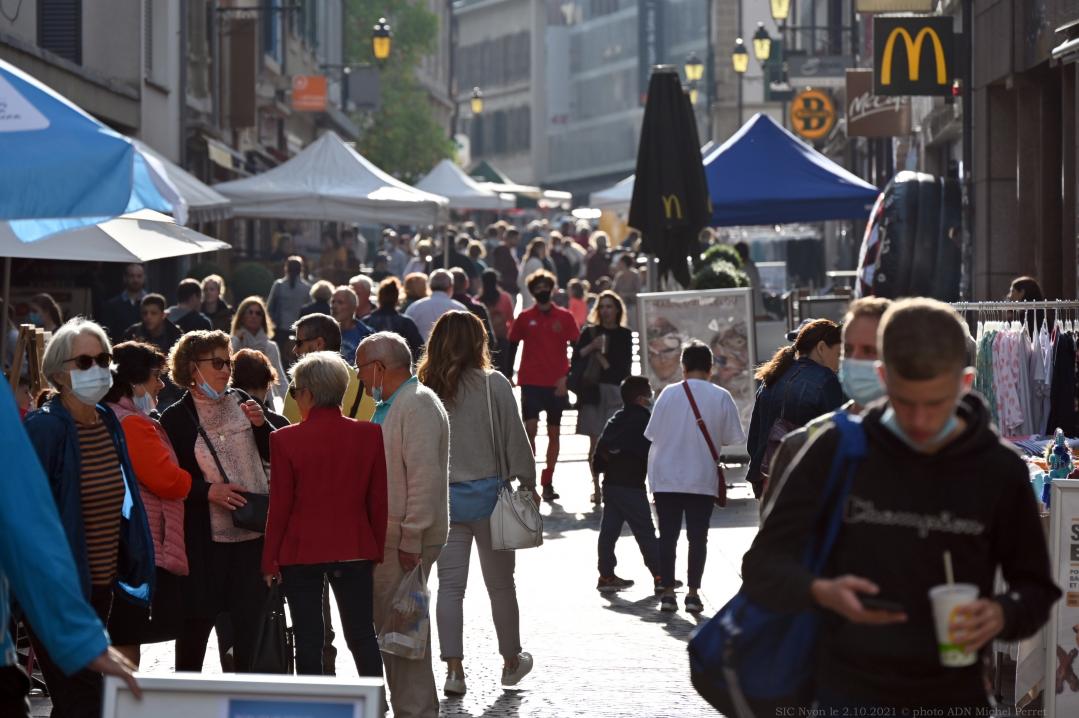 Marché d'automne dans les rues Nyonnaise ambiance Nyon le 2.10.2021 © photo ADN Michel Perret