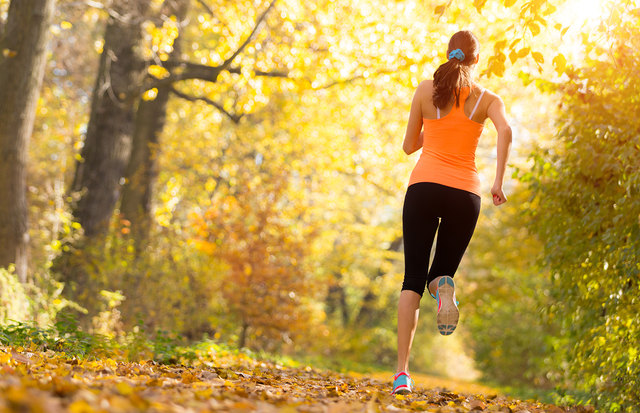 Im Herbst zu joggen ist kein Ding der Unmöglichkeit. | Foto: Jag_cz / Fotolia.com