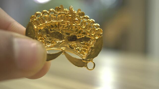 Details of gold 18k 750 jewellery with Hallmark Unique Identification (HUID), Pure gold pendant at a shop, Closeup view