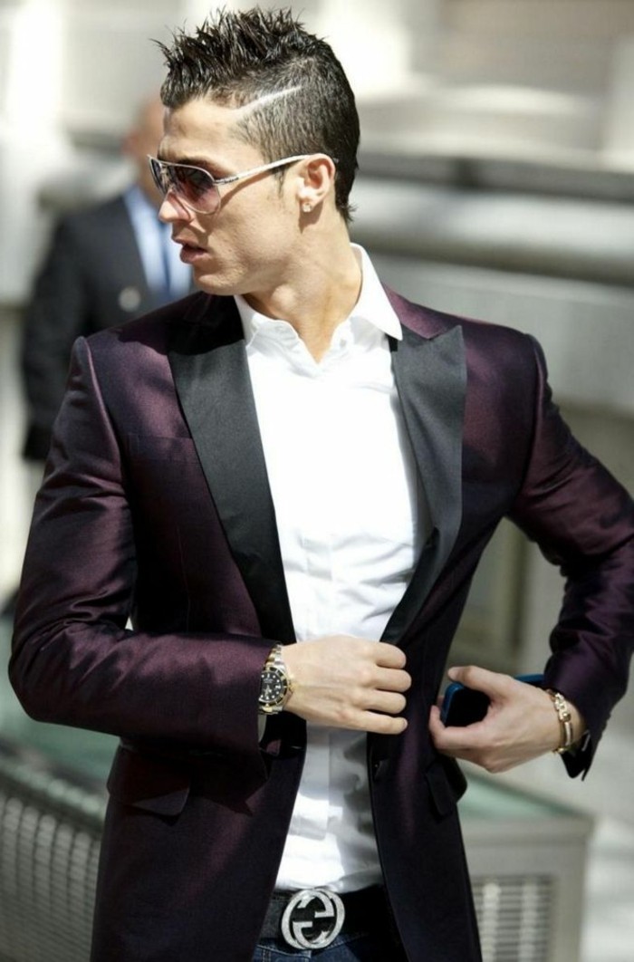 männerfrisuren 2017, ronaldo stil, eleganter mann, fußballspieler style, sonnenbrille, sakko, hemd, armbanduhr