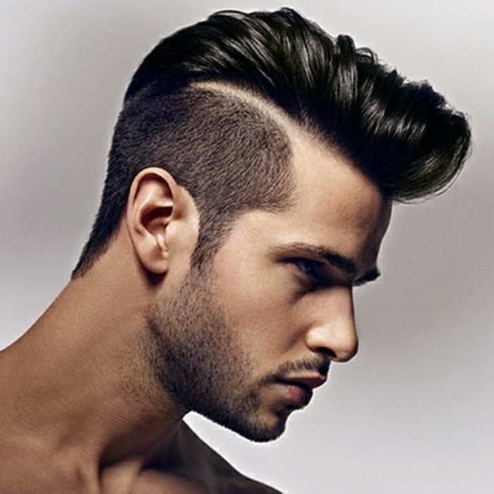 jungs frisuren trendy undercut und sidecut mit nackter linie zwischen den verschiedenen längen der haare, bart