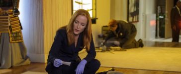 Noch ahnt Scully (Gillian Anderson) nicht, warum sich immer mehr Menschen scheinbar grundlos selber umbringen ... © 2017 Fox and its related entities. All rights reserved. / Shane Harvey