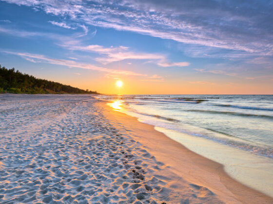 Strand mit Sonnenuntergang