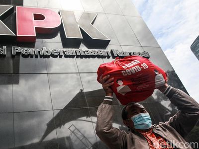 KPK Dapat Kiriman Sampel Paket Sembako Bansos COVID-19