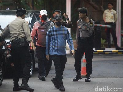 Terjaring OTT, Pj Wali Kota Pekanbaru Digiring ke KPK