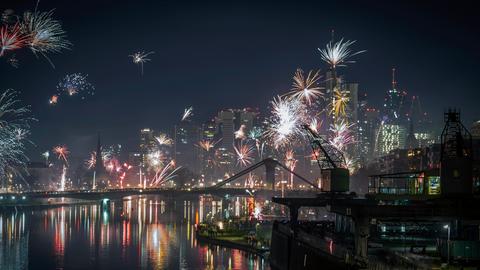 Feuerwerk über dem Main in Frankfurt