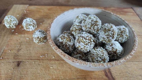 Goldene-Milch-Bällchen: Für unterwegs, als Snack oder auf Vorrat