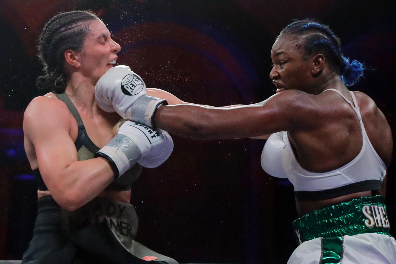 Christina Hammer ohne Chance: Claressa Shields machte mit der Dortmunderin kurzen Prozess.