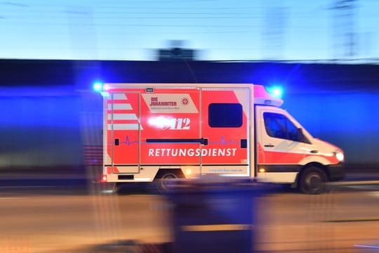 Rettungwagen mit Blaulicht