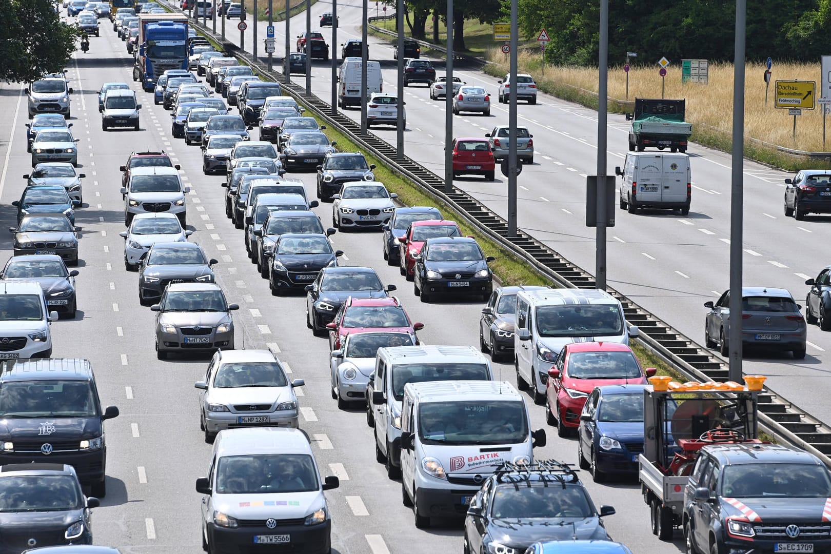 In Reih und Glied: Noch bestimmen Benziner und Diesel das Straßenbild. Aber damit wird es in naher Zukunft vorbei sein.