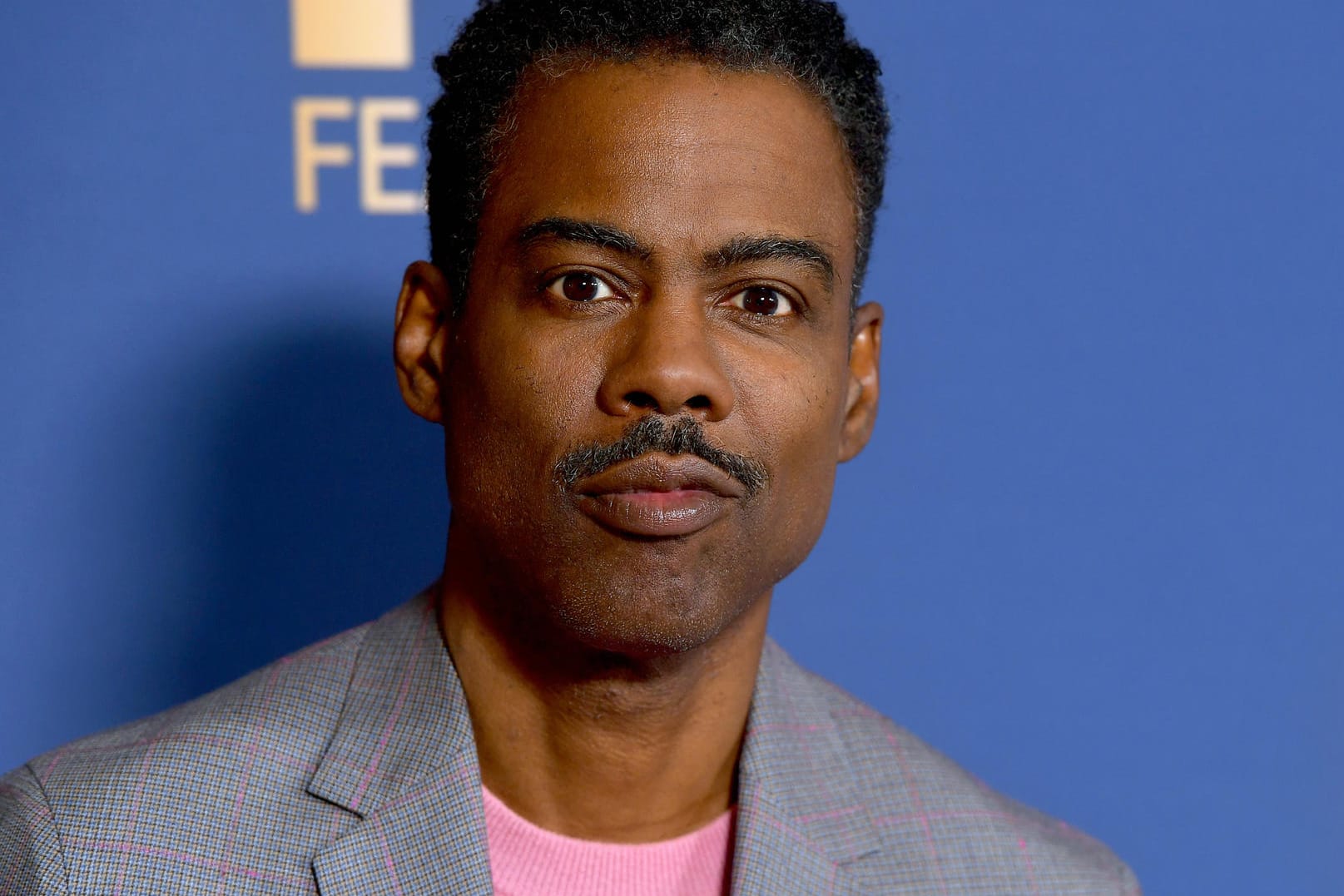 Chris Rock: Der Comedian ist trotz Impfung an Corona erkrankt.