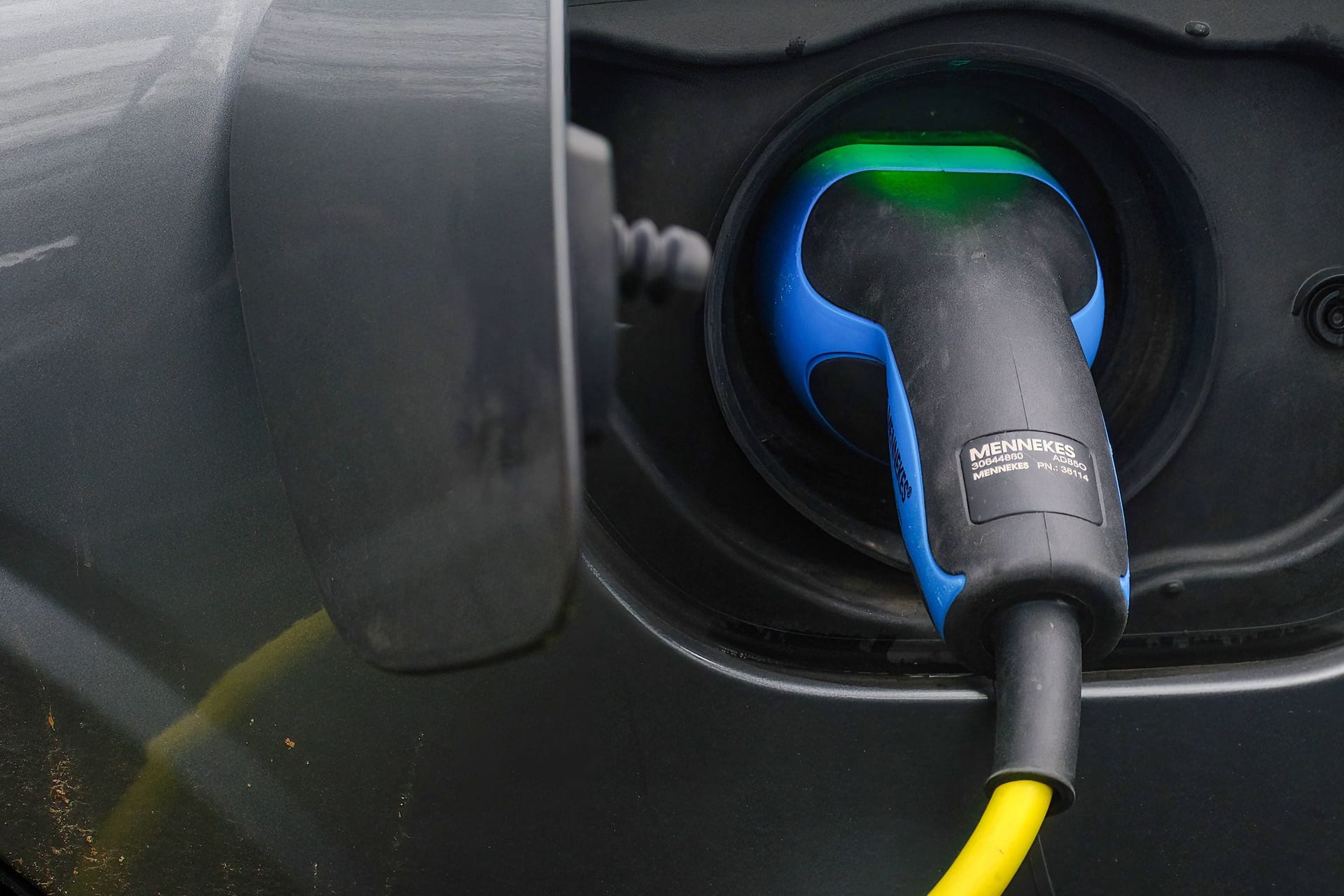 Strom fürs E-Auto: Wie man die Batterie auflädt, hat Einfluss auf ihre Lebenszeit.