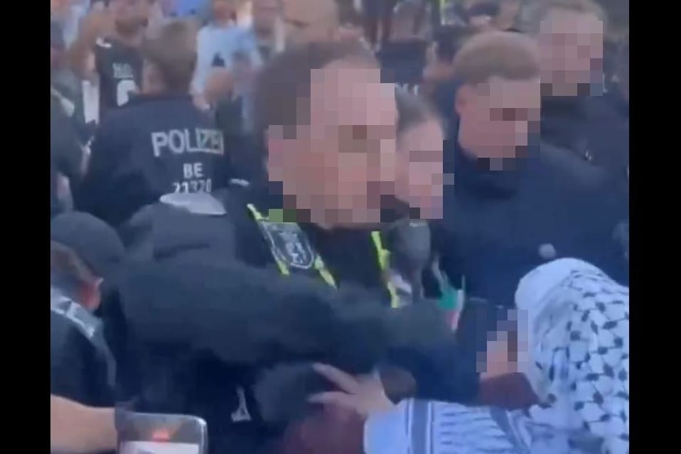 Ein Polizist schlägt eine Frau: Gegen beide wird jetzt ermittelt.