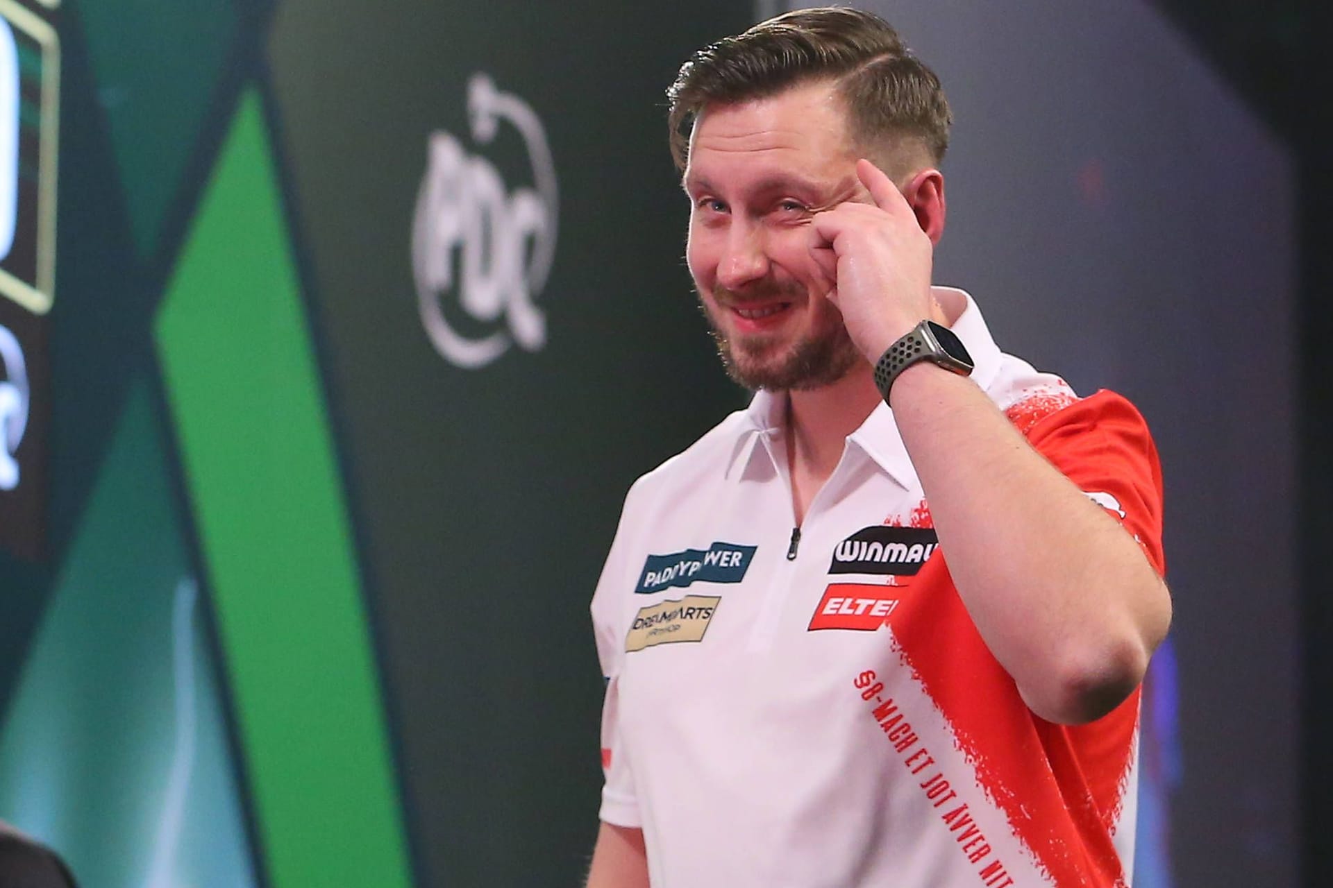 Florian Hempel: Der "Kölsche Jung" ist noch im Rennen bei der Darts-WM.