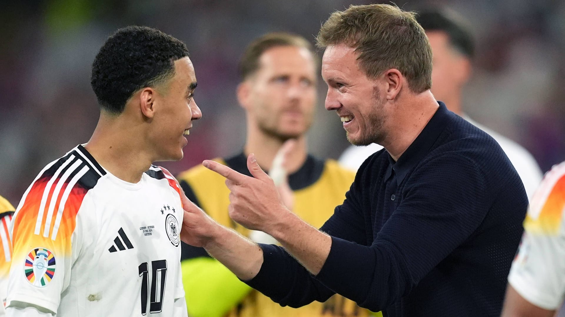 Bundestrainer Nagelsmann (r.) mit Nationalspieler Musiala: Die DFB-Elf begeistert ihre Fans wieder.