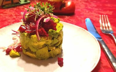 Avocado Tatar mit Rote Beete und Zwiebeln