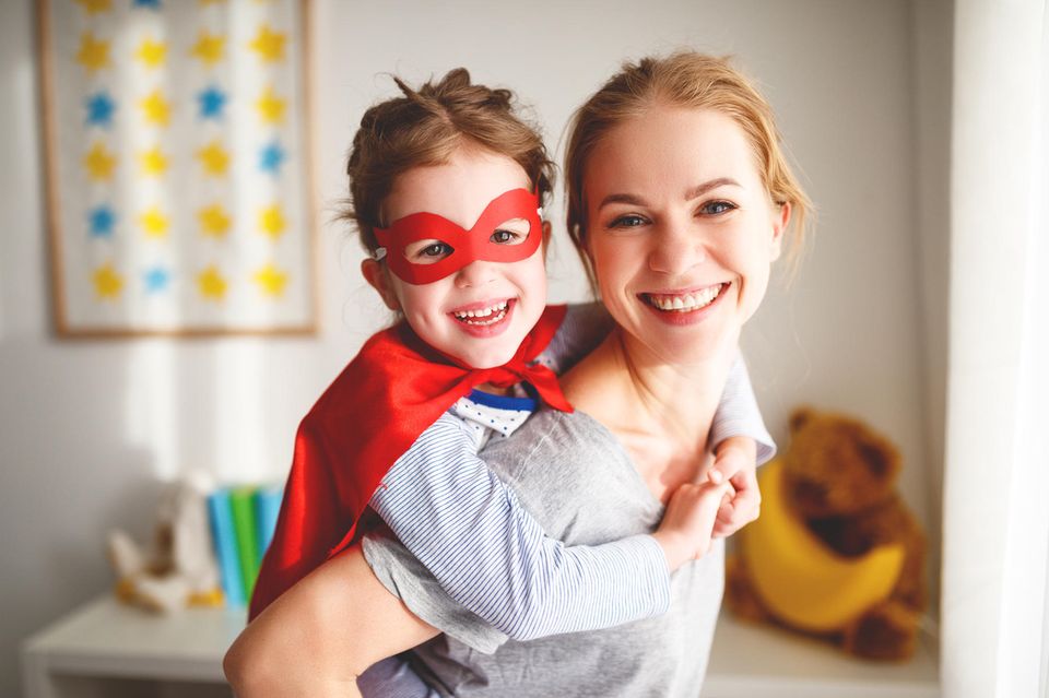 Selbstbewusstsein stärken bei Kindern: Supermama und Kind