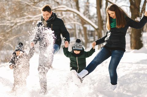 Familie im Schnee