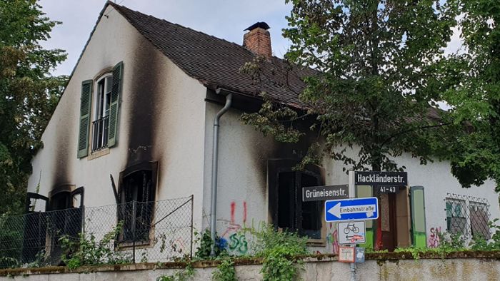 Feuerwehreinsatz in Stuttgart-Ost: Wohngebäude fängt Feuer – Einsatzkräfte löschen Brand