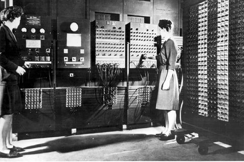 Programmiererinnen arbeiten am ENIAC Computer