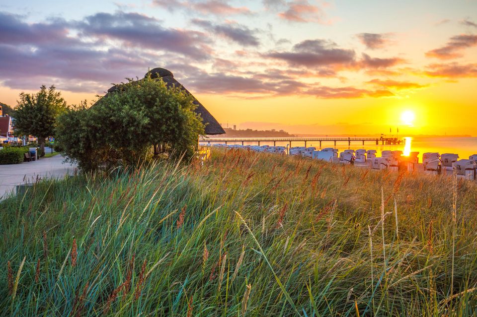 Strand von Scharbeutz bei der Seebrücke zum Sonnenuntrgang