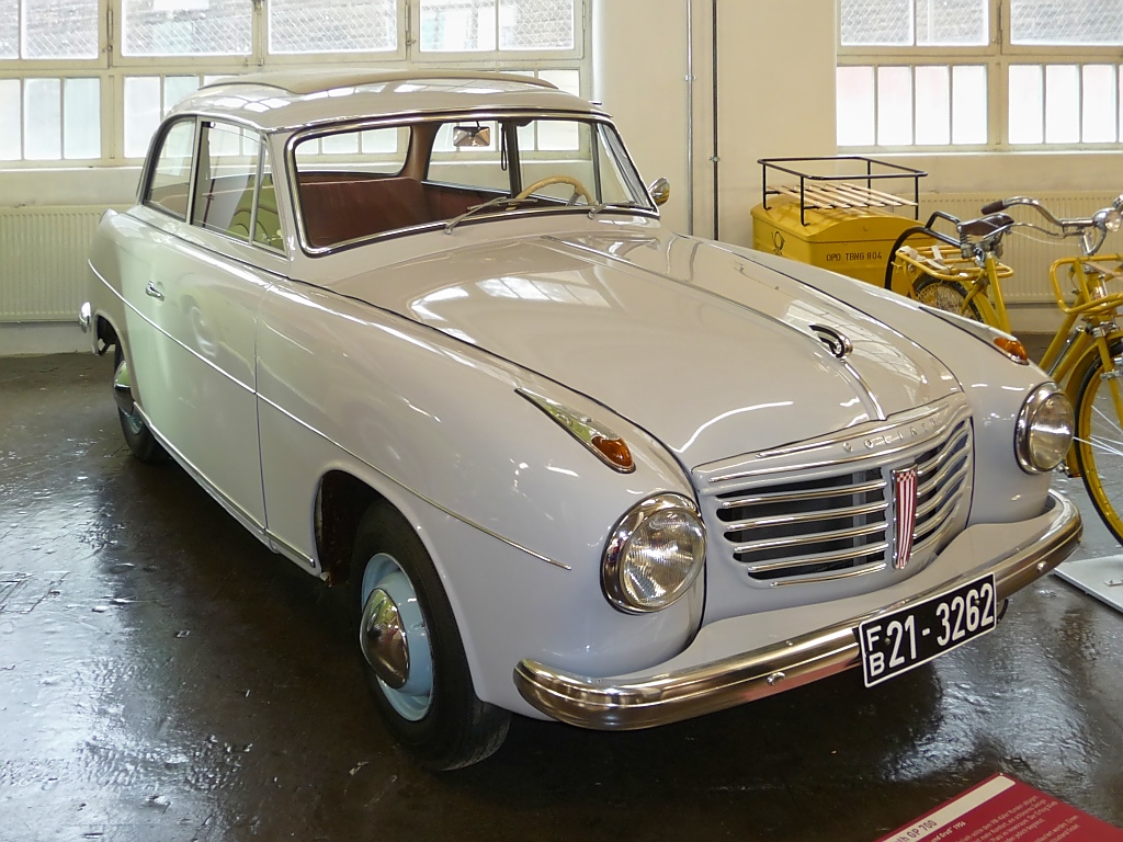 Goliath GP 700, Auto & Uhrenwelt Schramberg, 6.3.11
Baujahr 1956, unrestaurierter Originalzustand
25 PS aus 688 ccm
108 km/h schnell