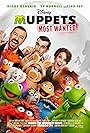 Bill Barretta, Ty Burrell, Tina Fey, Ricky Gervais, Dave Goelz, Peter Linz, David Rudman, Matt Vogel, Steve Whitmire, and Eric Jacobson in Opération Muppets (2014)