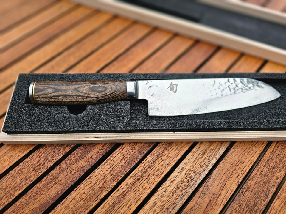 Santoku kniv, Kai Shun Premier