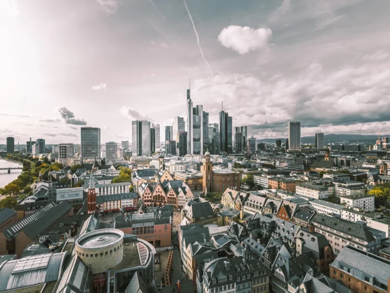 Skyline van Frankfurt am Main in Hessen, Duitsland