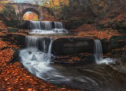 Sitovski Falls pod mostem w Bułgarii