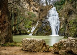 Wodospad Kaya Bunar w rezerwacie przyrody Waterval van Hotnitsa