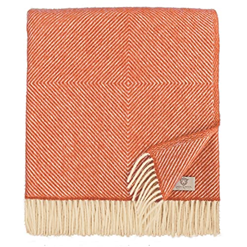 Kuschelige Wolldecke mit Rautenmuster in orange und beige von Linen & Cotton