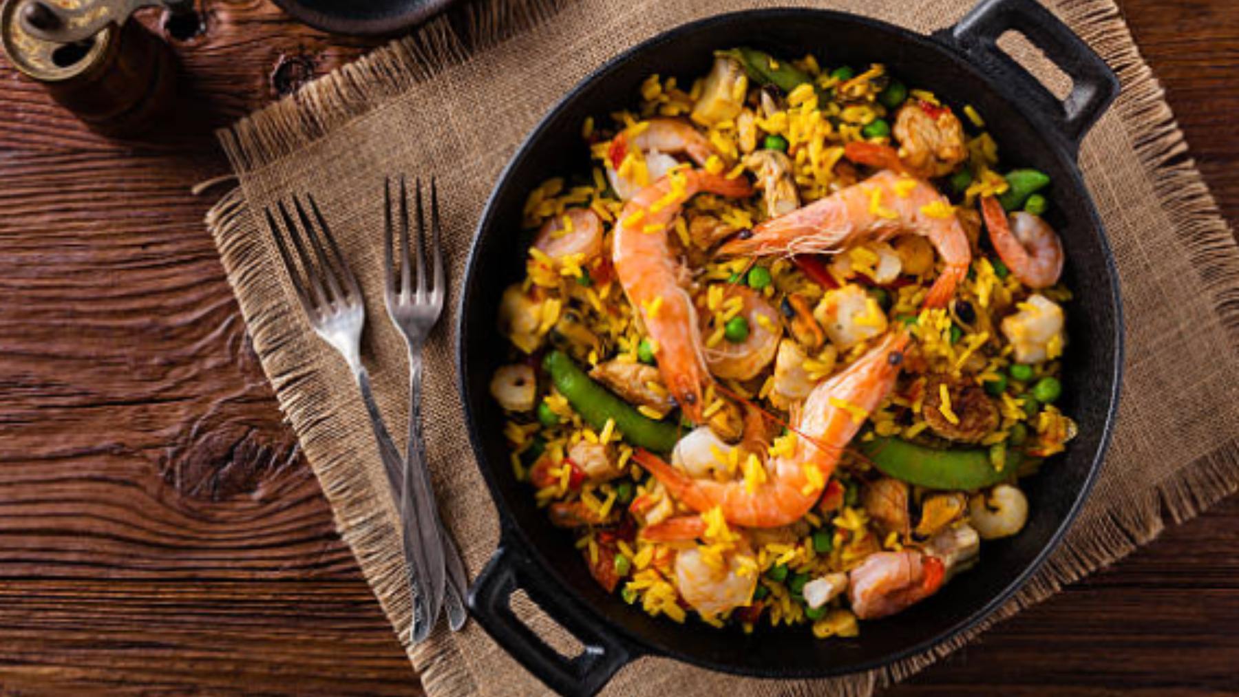 Receta tradicional de paella de marisco