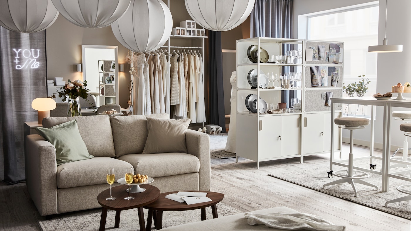 A light, airily furnished room with a VIMLE sofa, two TROTTEN cabinets, a cluster of REGNSKUR pendants, and decorations.