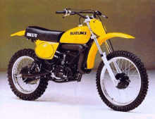 a yellow and black suzuki dirt bike with a black seat