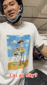 a man wearing a t-shirt with woody and buzz lightyear on it says cai gi day