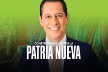 a man in a suit and tie stands in front of a green background with the words patria nueva on it