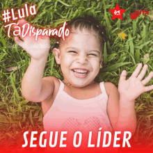 a little girl laying in the grass with the words seguie o lider written below her