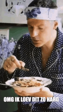 a man with a bandana on his head is eating a bowl of food with the words omg ik loev dit zo hard below him