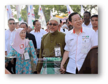 a man wearing a shirt that says china press