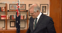 a man in a suit and tie is standing in front of a flag with the 138th session on the screen