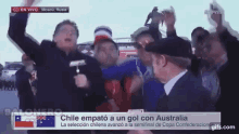 a group of men are standing in front of a sign that says chile empato a un gol con australia on it