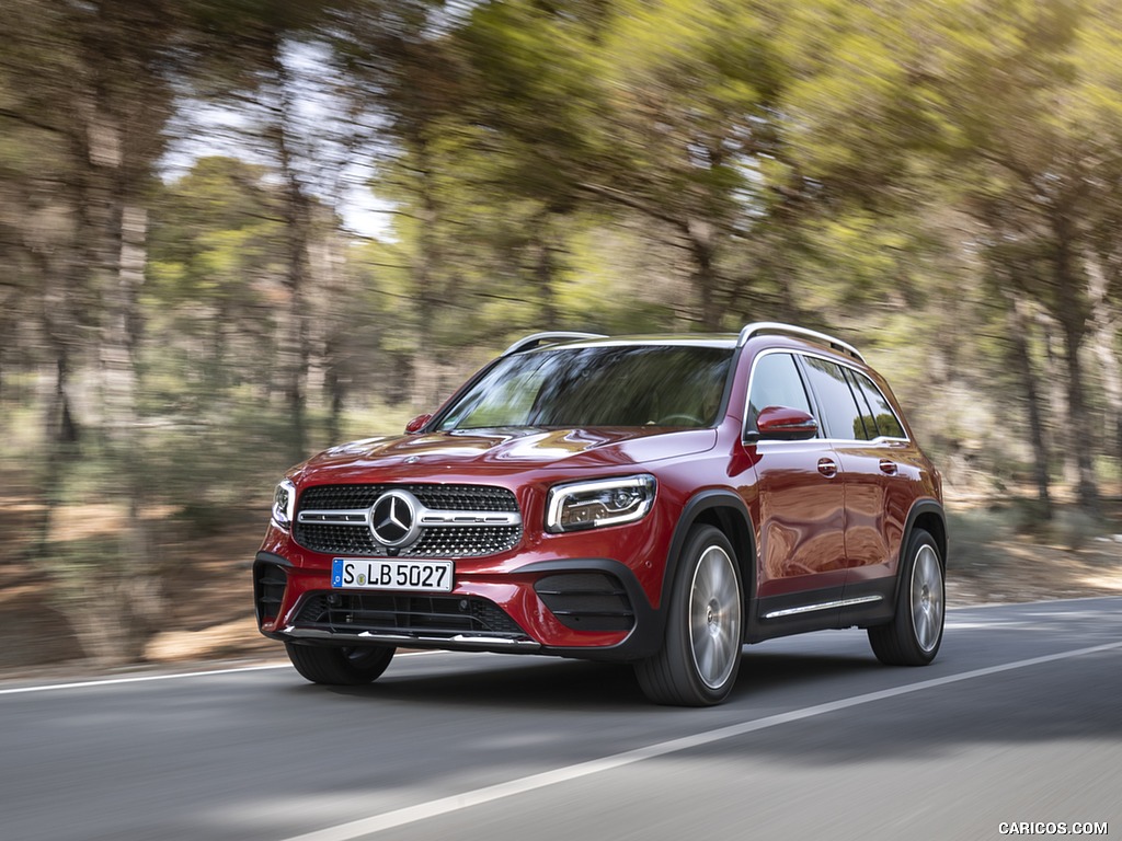 2020 Mercedes-Benz GLB 220 d 4 MATIC (Color: Designo Patagonia Red Metallic) - Front Three-Quarter