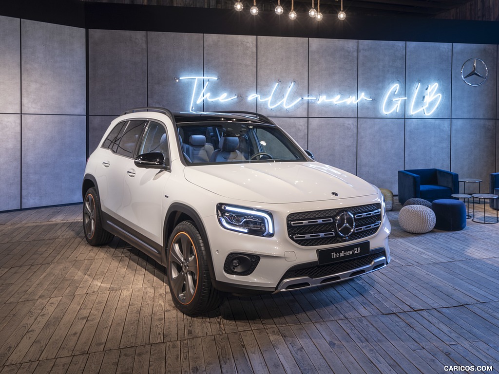 2020 Mercedes-Benz GLB 250 - Front Three-Quarter