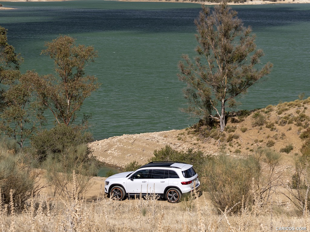 2020 Mercedes-Benz GLB 250 4MATIC (Color: Digital White Metallic) - Side